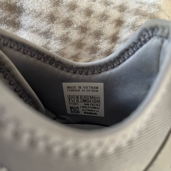 Reebok Astroride Running Shoes - Picture 2 of 5